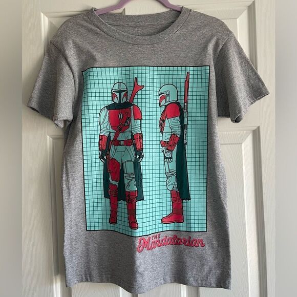NWT  STAR WARS THE Mandalorian Gray Graphic TMAD ENGINE Size Small UNISEX - Picture 1 of 4